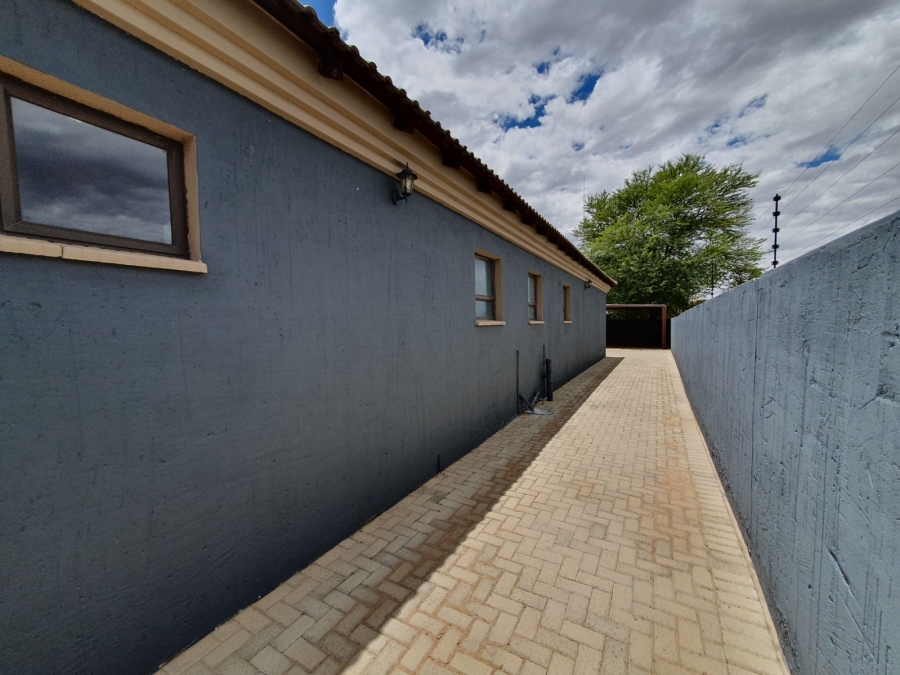 7 Bedroom Property for Sale in Naudeville Free State